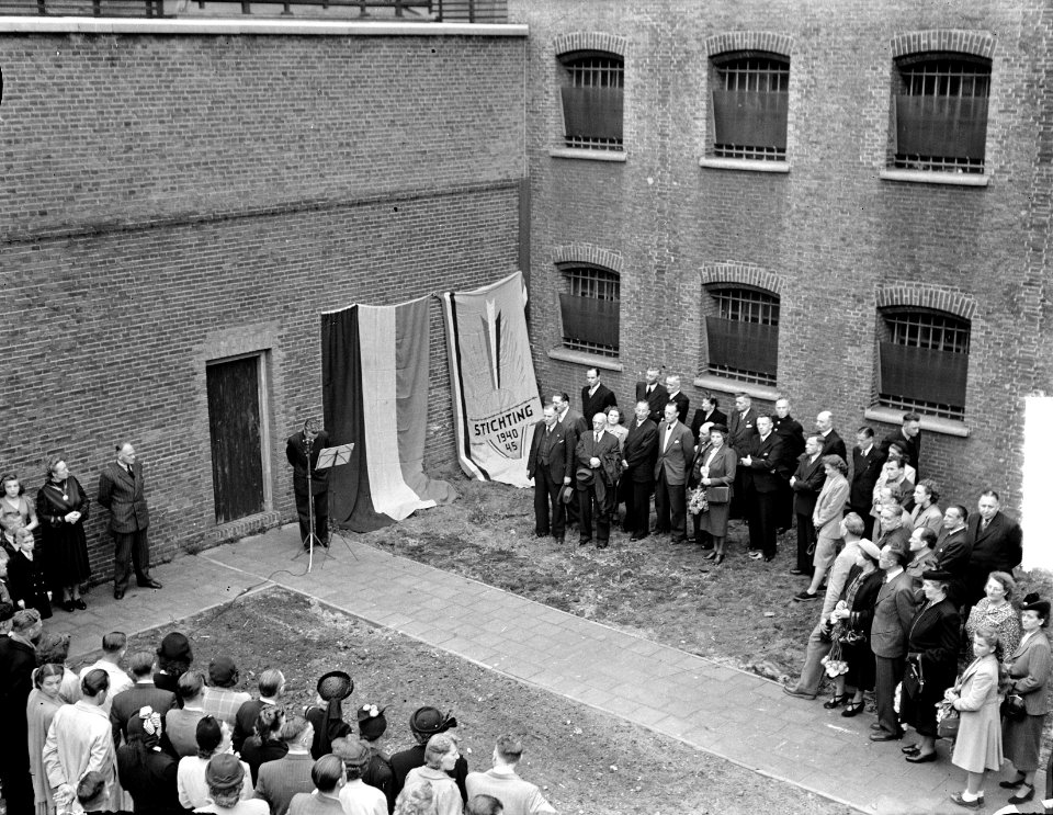 Herdenking op binnenplaats van Huis van Bewaring, Bestanddeelnr 903-3617