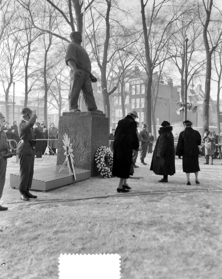 Herdenking op het Waterlooplein van de Februaristaking 1941. Volkomen onverwacht, Bestanddeelnr 907-6123