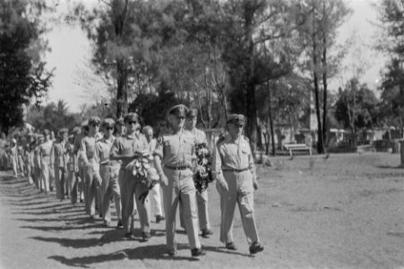 Herdenking op Erebegraafplaats. Officieren van de U-Brigade, aangevoerd door hun, Bestanddeelnr 448-1-2