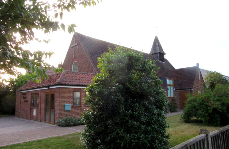 Hersham Baptist Church, Arch Road, Hersham (June 2015) (5)