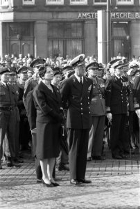 Herdenking bij het Nationaal Monument op de Dam in aanwezigheid van het koninkli, Bestanddeelnr 912-4464