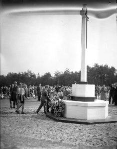 Herdenking Canadese kerkhof Holten Canadese brug, Bestanddeelnr 902-7347