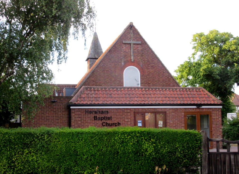 Hersham Baptist Church, Arch Road, Hersham (June 2015) (4)