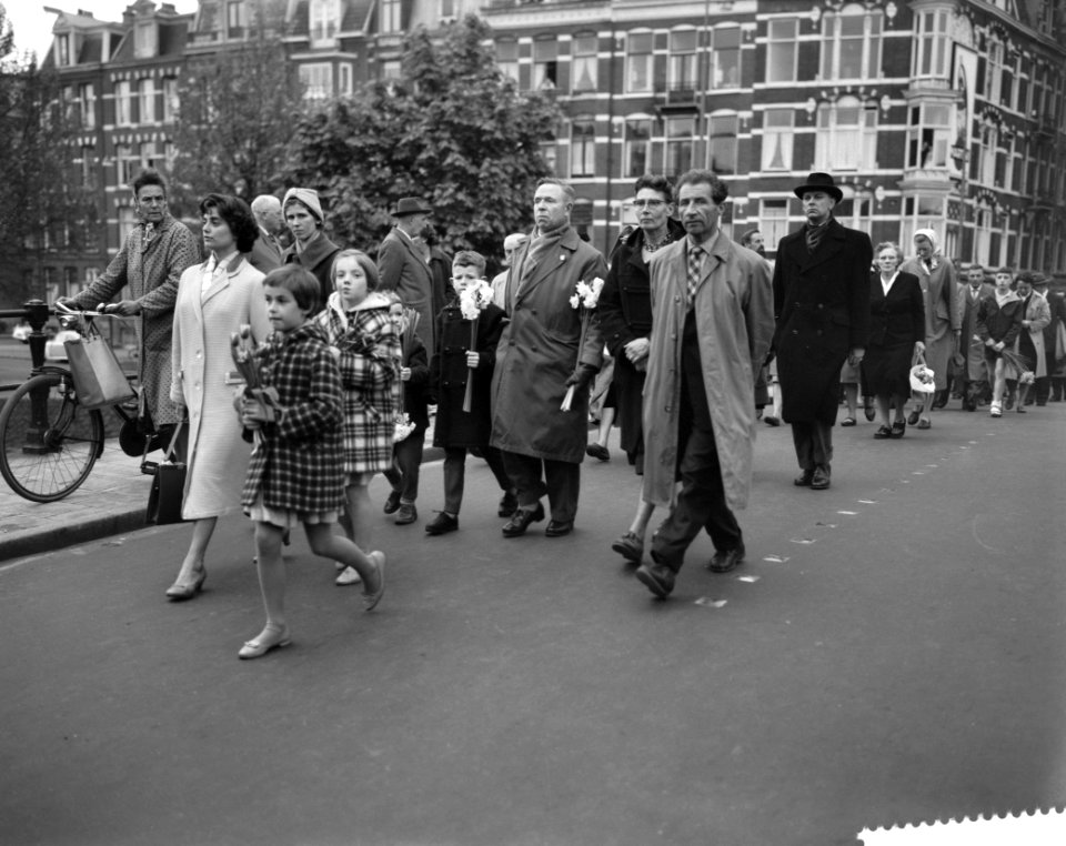 Herdenking bij het Nationaal Monument op de Dam, Bestanddeelnr 912-4456