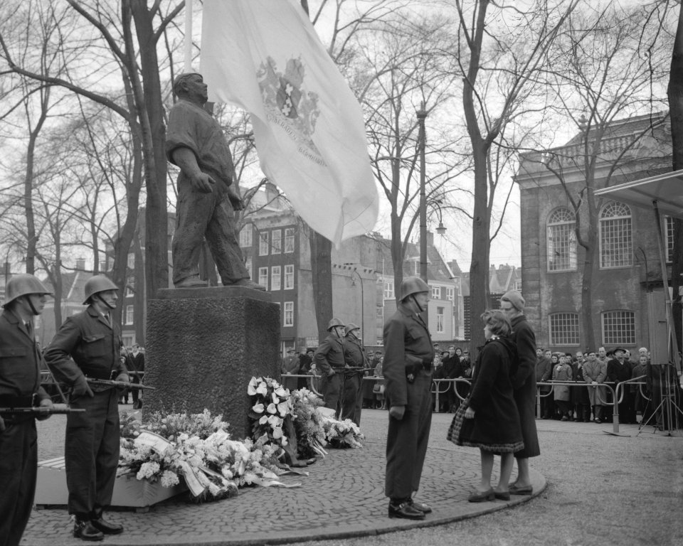 Herdenking februaristaking te Amsterdam, leerlingen van de Openbare Nijverheidss, Bestanddeelnr 911-0511