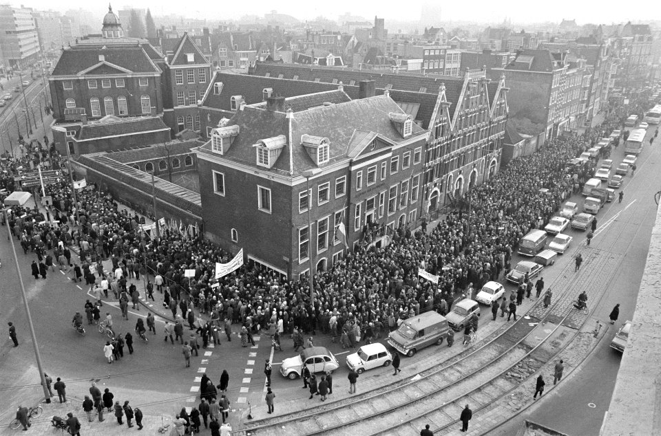 Herdenking februaristaking overzicht van de stoet bij herdenking, Bestanddeelnr 925-4110