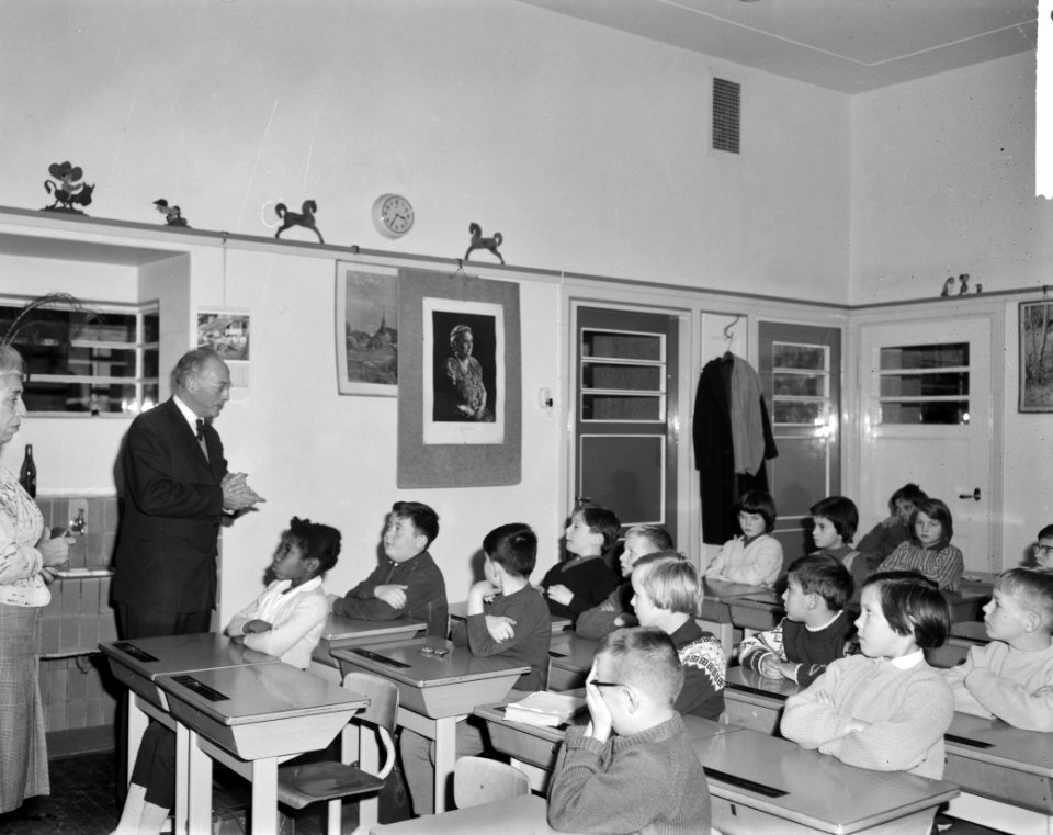 Herdenking prinses Wilhelmina op de scholen, op de Vondelschool, Bestanddeelnr 914-5846