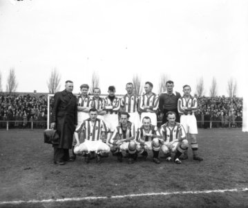 Herenveen tegen Frisia 6-1. Herenveen kampioen, Bestanddeelnr 903-2295