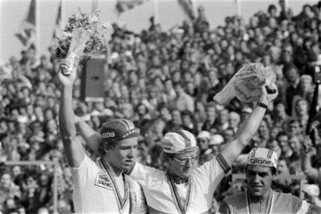 Heren profs wereldkampioen Jan Raas tijdens de huldiging, links Dietrich Thurau, Bestanddeelnr 930-4113