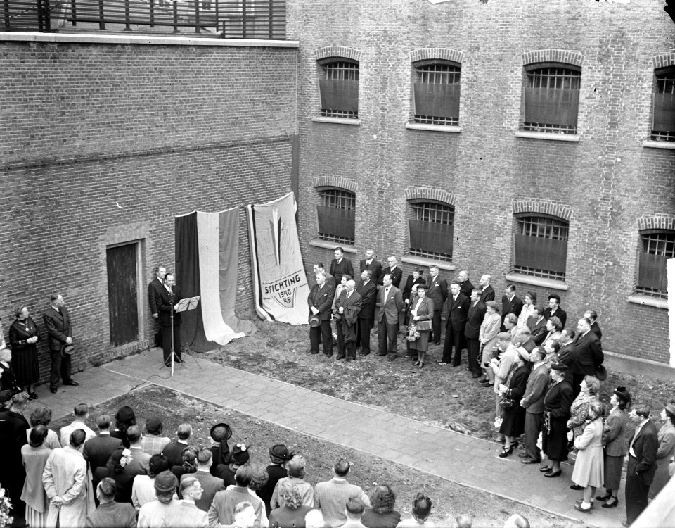 Herdenking op binnenplaats van Huis van Bewaring, Bestanddeelnr 903-3615
