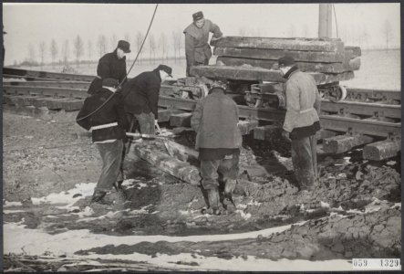 Herstel spoorweg Moerdijk Watersnood 1953 Aan de spoorweg tussen Dordrecht ove, Bestanddeelnr 059-1329