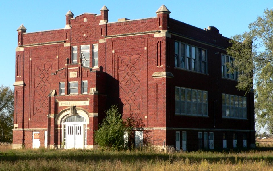 Herrick School (Herrick SD) from NE 1