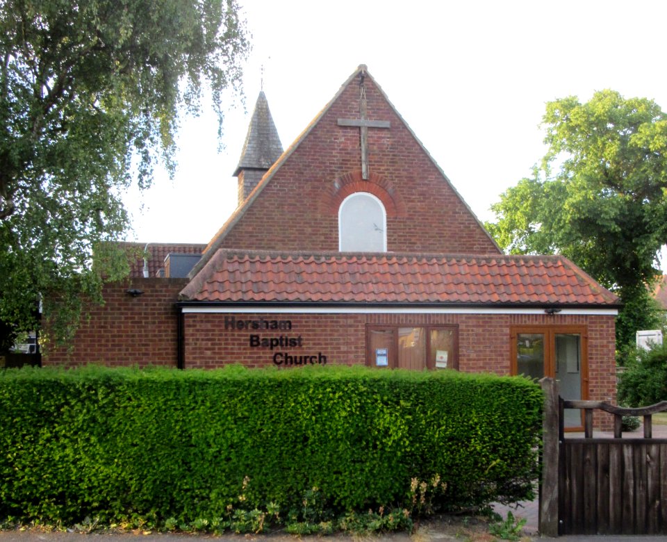 Hersham Baptist Church, Arch Road, Hersham (June 2015) (3)