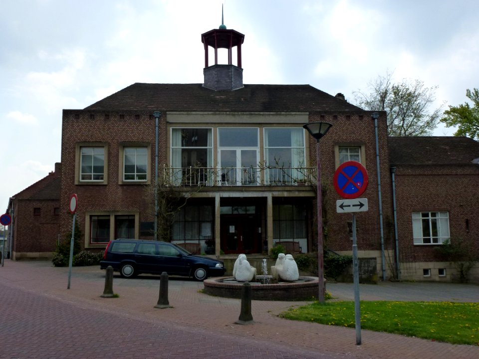 Herten, Roermond, voormalig gemeentehuis