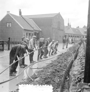 Herstel op Tholen. Aanleg nieuwe electriciteitskabels in Sint Maartensdijk (tota, Bestanddeelnr 934-5497
