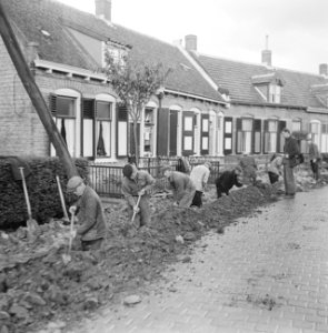 Herstel op Tholen. Aanleg nieuwe electriciteitskabels in Sint Maartensdijk (tota, Bestanddeelnr 934-5496