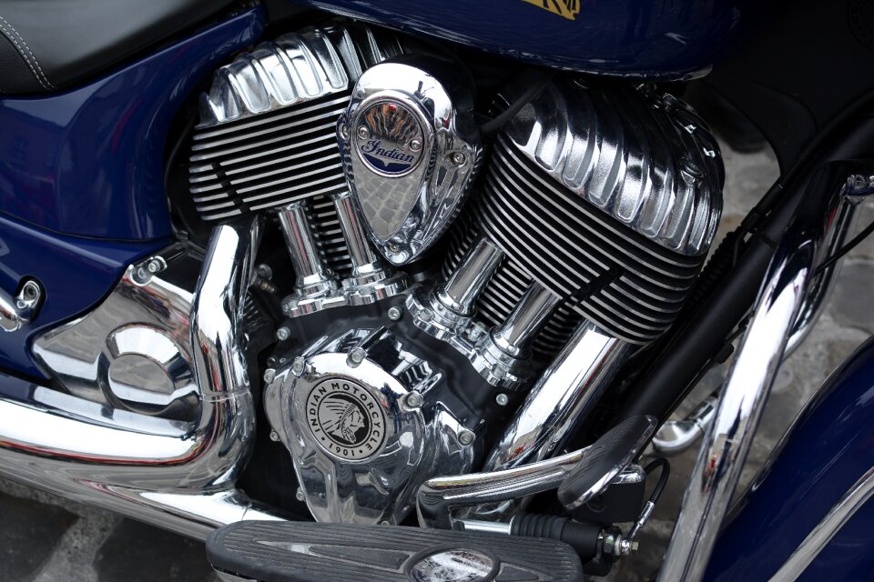 Motorcycle chrome mechanics