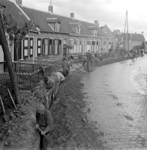 Herstel op Tholen. Aanleg nieuwe electriciteitskabels in Sint Maartensdijk (tota, Bestanddeelnr 905-7602