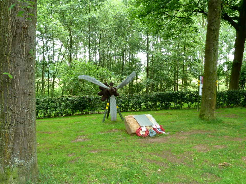Herkenbosch-Monument voor vliegeniers (1)