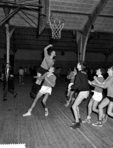 Herfsttoernooi 1960 voor middelbare scholen in de RAI basketbalwedstrijd Gerefor, Bestanddeelnr 911-7255