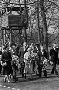 Herdenking bevrijding voormalig kamp Westerbork 40 jaar geleden Prinses Juliana, Bestanddeelnr 933-3005