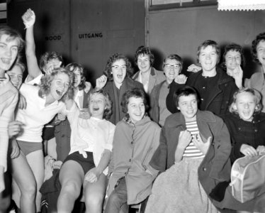 Herfstscholierentoernooi in het RAI gebouw (volleybal) enthousiaste supporter, Bestanddeelnr 910-7890