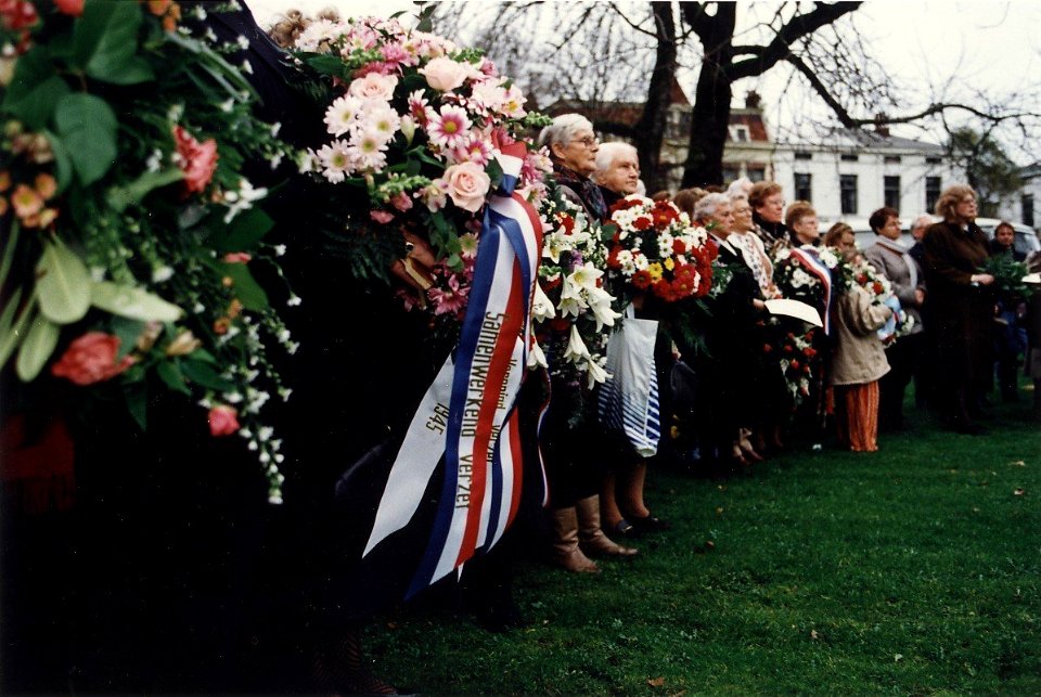 Herdenking aan Hannie Schaft in het Kenaupark. (Oud verzetsmensen)
