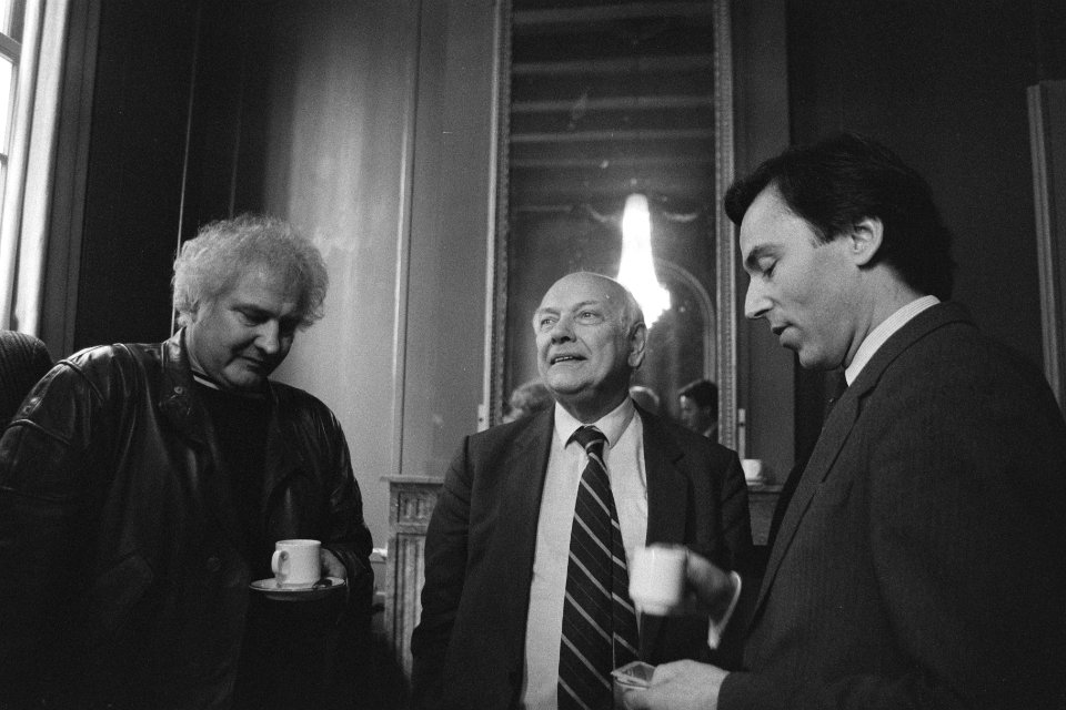 Herdenking 100e sterfdag Multatuli in Amsterdam v.l.n.r. Jan Wolkers, Joop den , Bestanddeelnr 933-8905