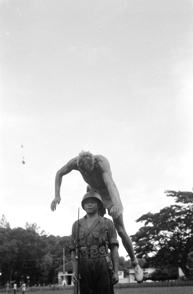 Herdenking 1-jarig bestaan Oost-Indonesië (Negara Indonesia Timur). Demontratie , Bestanddeelnr 7092