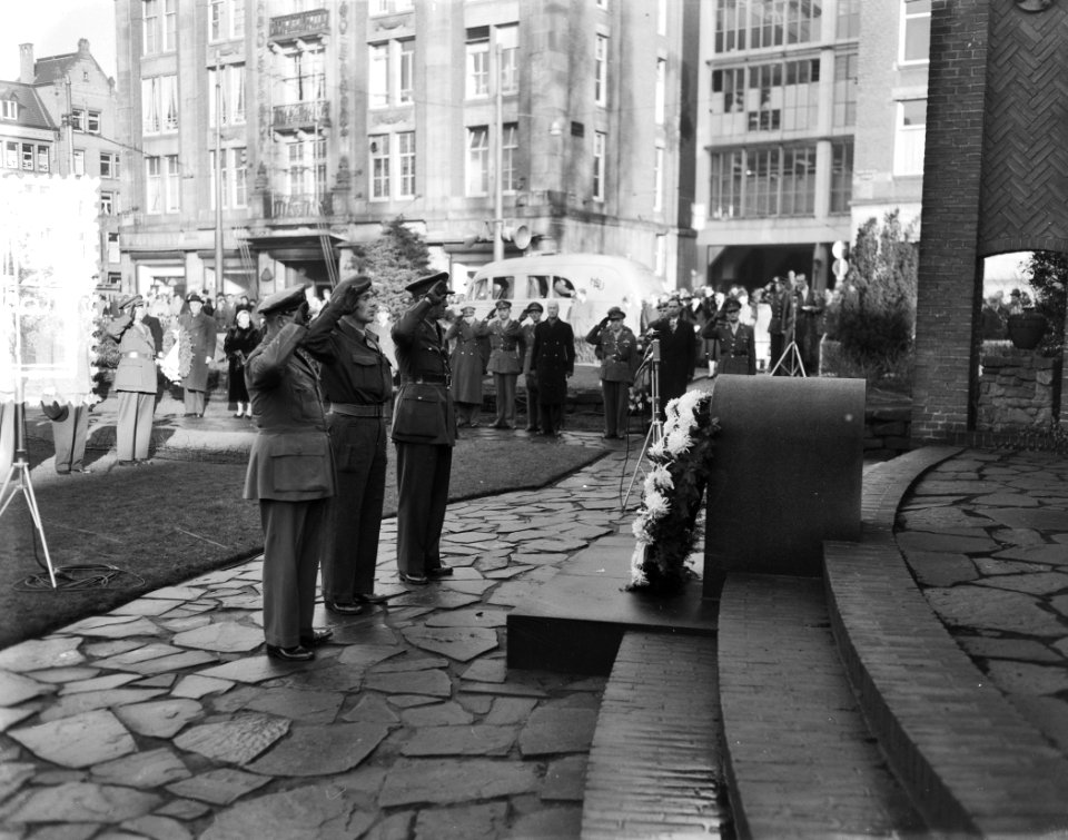 Herdenking 7 December divisie kranslegging Dam Amsterdam, Bestanddeelnr 906-8849
