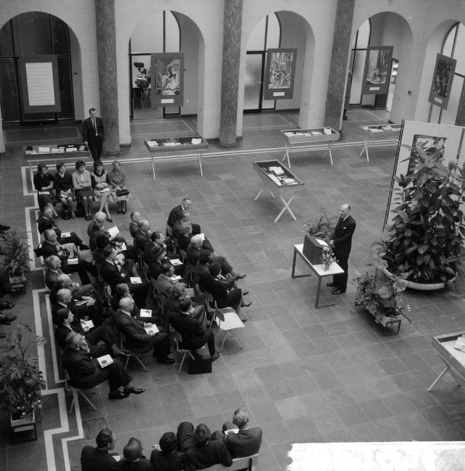 Herdenking 400 jaar Shakespeare in het Maagdenhuis, geopend door wethouder Koets, Bestanddeelnr 916-3454