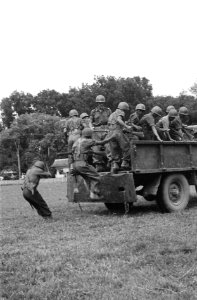 Herdenking 1-jarig bestaan Oost-Indonesië (Negara Indonesia Timur). Demontratie , Bestanddeelnr 7017
