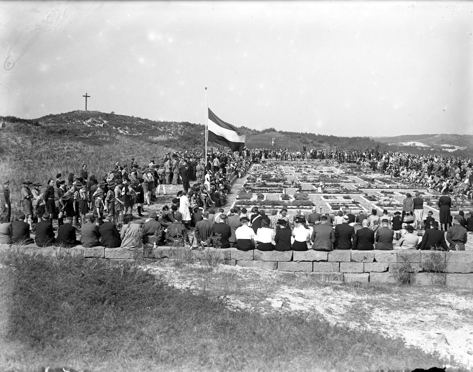 Herdenking 10e Mei 1940 Haarlem Eregrafhof Overveen, Bestanddeelnr 902-7395