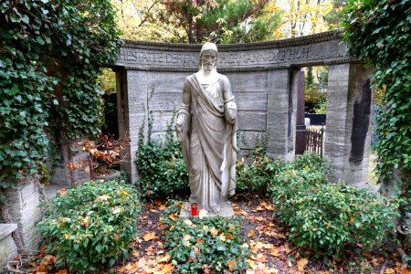 Hermann Dyckhoff family - Alter Domfriedhof der St.-Hedwigsgemeinde, Berlin - DSC09877