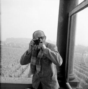 Hermann Peffer fotografeert Willem van de Poll, Bestanddeelnr 254-4081