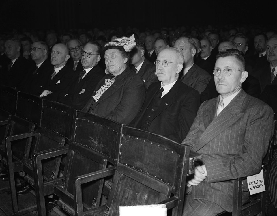 Herdenking 100 jaar gemeentewet Vereniging van Nederlandse Gemeenten mevrouw Smu, Bestanddeelnr 904-6063