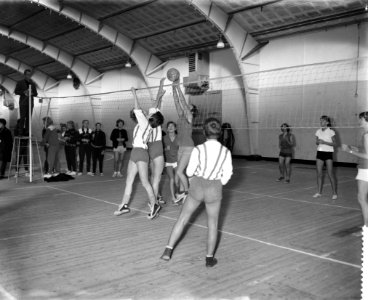 Herfstscholierentoernooi in het RAI gebouw (volleybal) spelmoment tijdens volley, Bestanddeelnr 910-7892