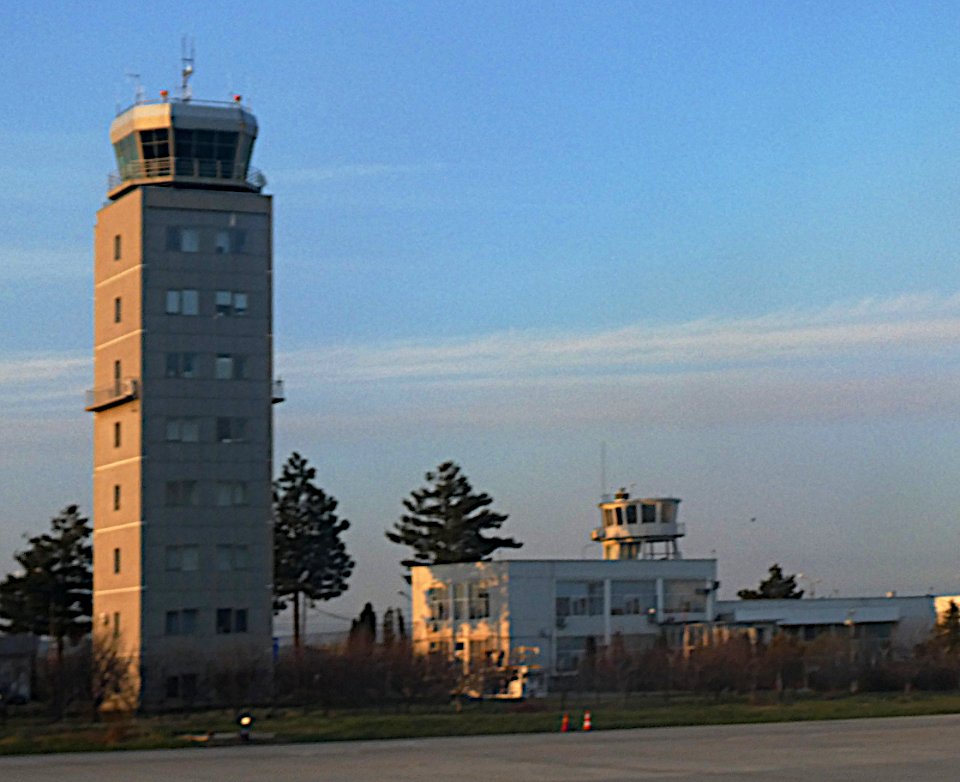 Hermannstadt, Flughafen, neuer u alter Turm, 2