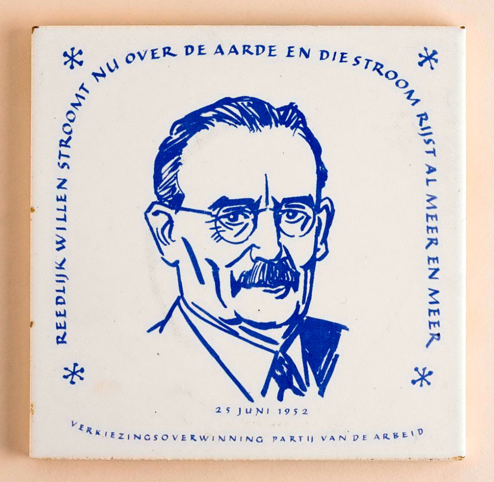 Herinneringstegel verkiezingsoverwinning Partij van de Arbeid, 25 juni 1952, NV De Sphinx
