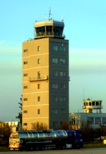 Hermannstadt, Flughafen, neuer u alter Turm, 1