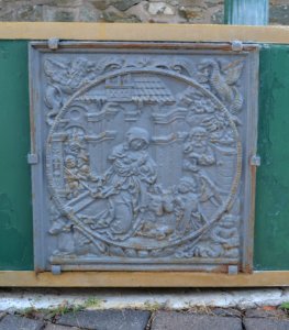 Hirschhausen, Brunnen, Detail links