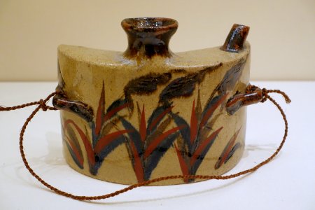 Hip flask, Okinawa, 20th century, glazed stoneware with iron and cobalt underglaze and polychrome overglaze - Ethnological Museum, Berlin - DSC02047