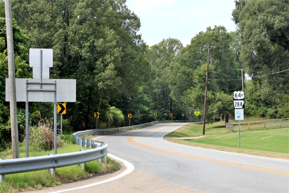Highway 64B and Highway 284 run west in Wynne, Arkansas