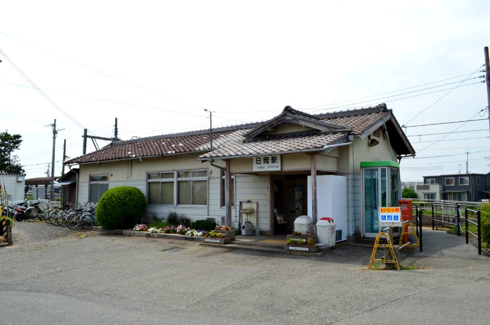 Hioka Station ekisha
