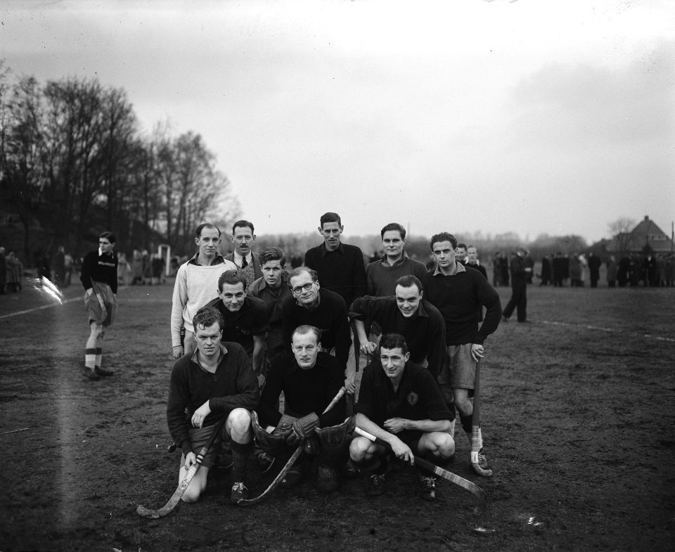 Hilversum tegen HHYC 2-5. Elftal HHYC, Bestanddeelnr 902-5576