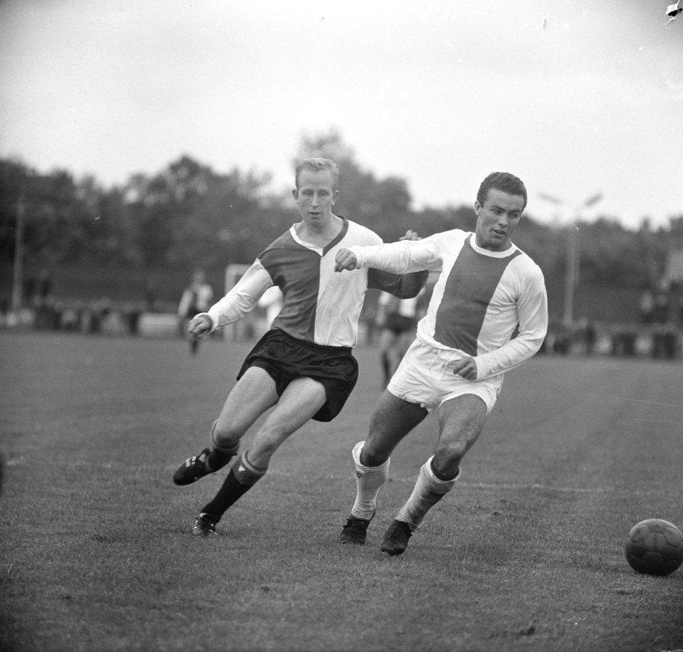 Hilversum tegen Feyenoord Henk Groot in duel, Bestanddeelnr 915-5791