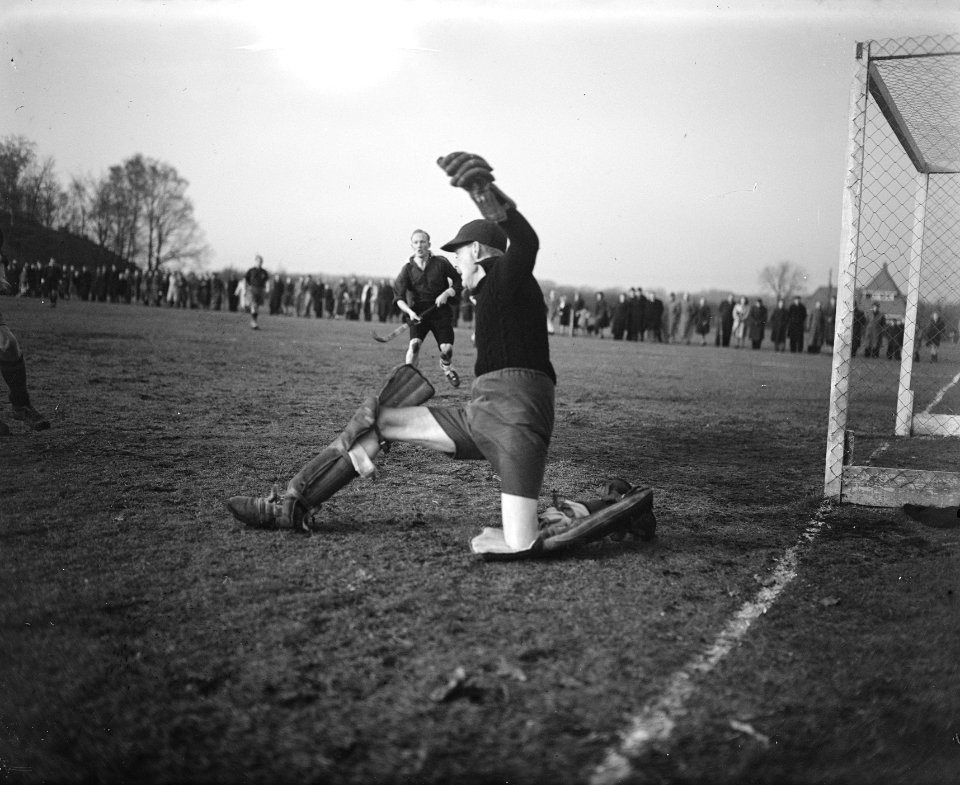 Hilversum tegen HHYC 2-5. Moment voor HHYC-doel, Bestanddeelnr 902-5575