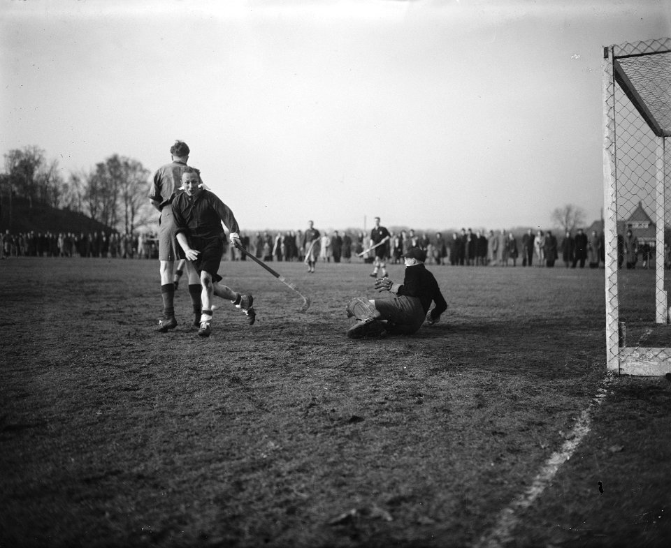 Hilversum tegen HHYC 2-5. Moment voor HHYC-doel, Bestanddeelnr 902-5574