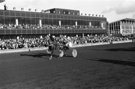 Hilversum, draverij om de Grote Kerstprijs, 9 nummer 4 Hermin du Venet met Van L, Bestanddeelnr 931-2283