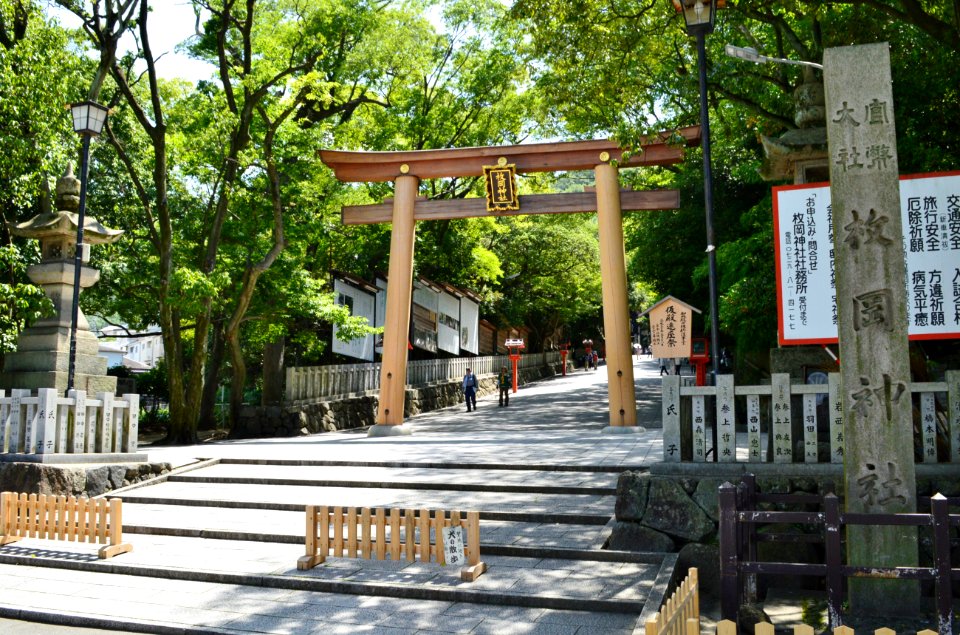Hiraoka-jinja, Ninotorii